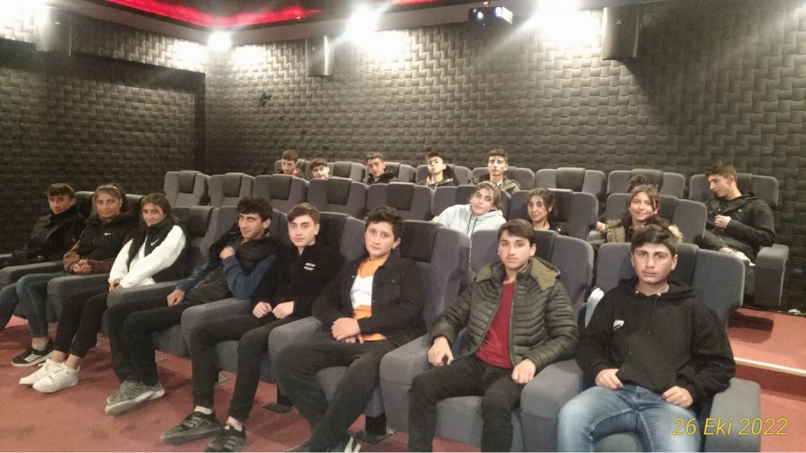 26.10.2022 Tarihinde Okulumuz 10/B Sınıfı Öğrencileri ile İlçemizde Bulunan Sinema Salonuna Gidilerek ''KORO'' Filmi Seyredildi.