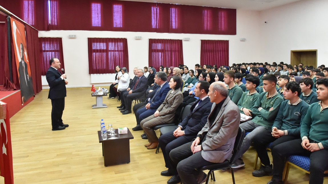 İl Milli Eğitim Müdürümüz Sayın Yakup YILDIZ, Okul Zİyaretleri Kapsamında Şehit Abdulkadir Güngör Mesleki ve Teknik Anadolu Lisesi ve Olur Anadolu Lisesi Öğrencileri ile Biraraya Geldi.