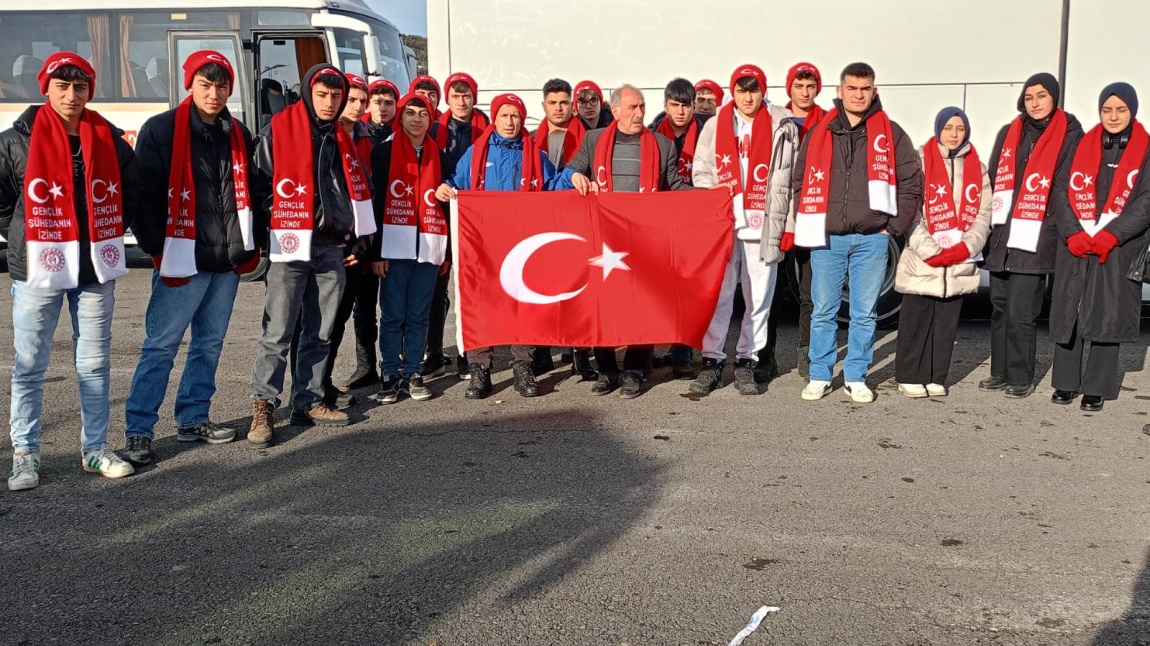 Şehit Abdulkadir Güngör Mesleki ve Teknik Anadolu Lisesi ve Olur Anadolu Lisesi Öğrencileri Sarıkamış Şehitlerini Anmak İçin Yürüdü.